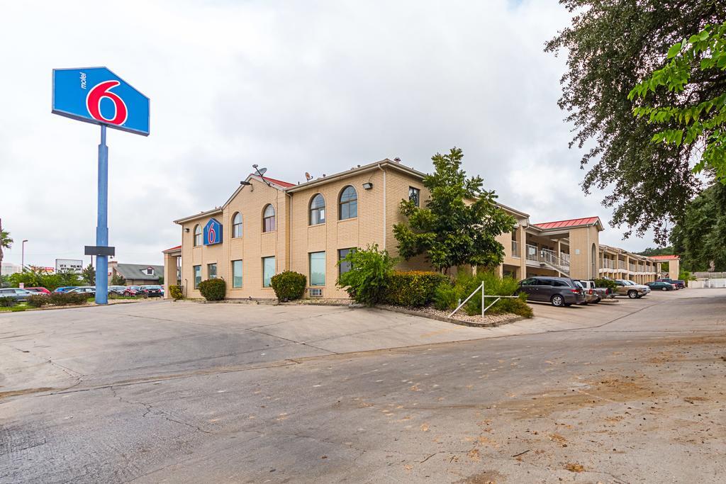 Motel 6-San Antonio, Tx - Fiesta Trails Экстерьер фото