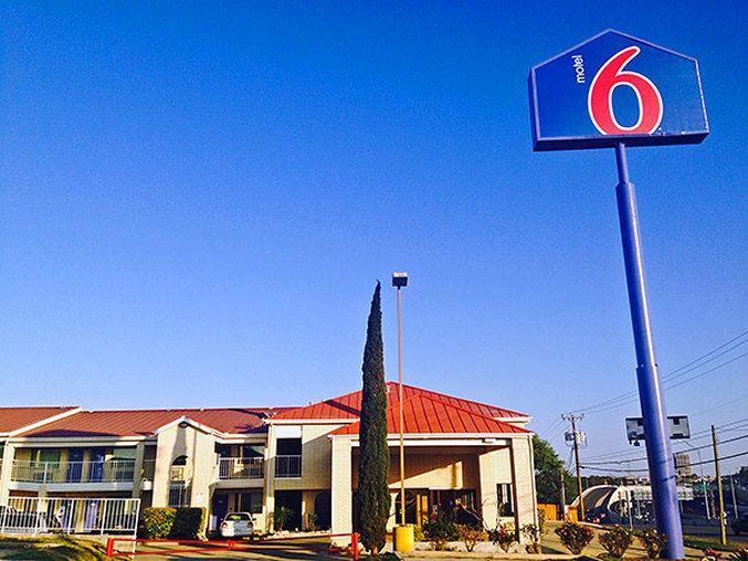 Motel 6-San Antonio, Tx - Fiesta Trails Экстерьер фото