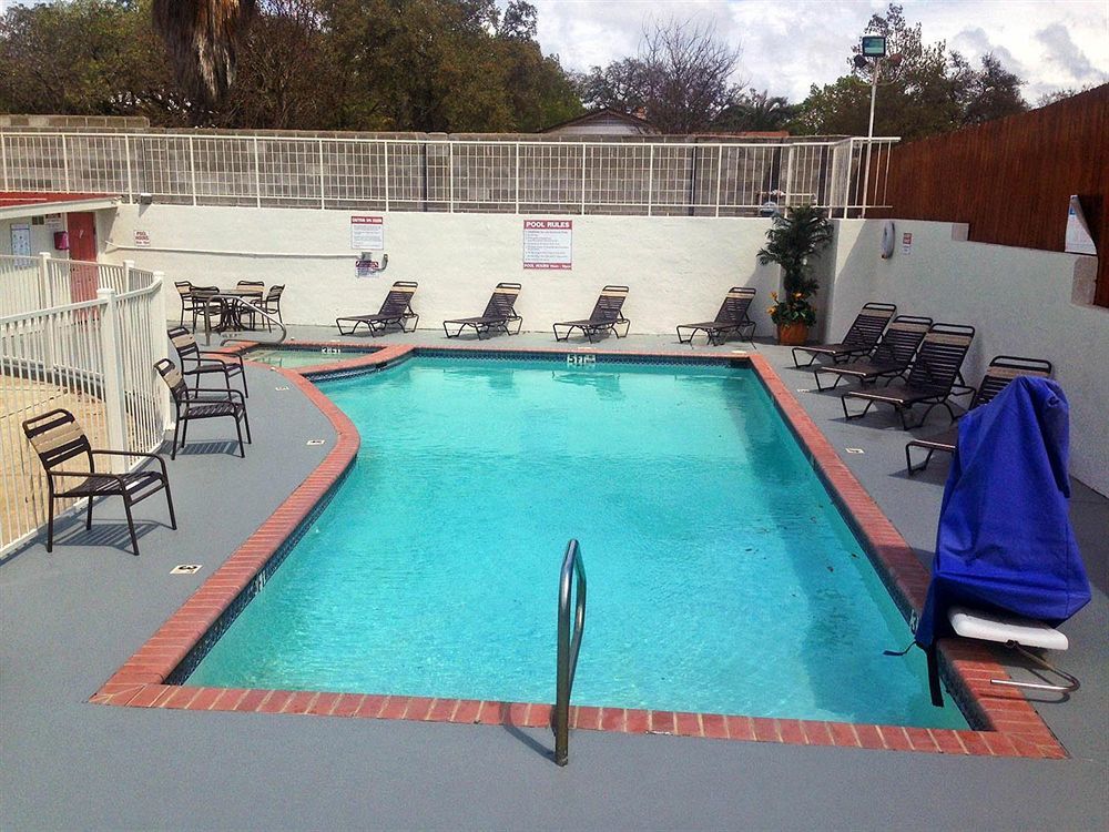 Motel 6-San Antonio, Tx - Fiesta Trails Экстерьер фото