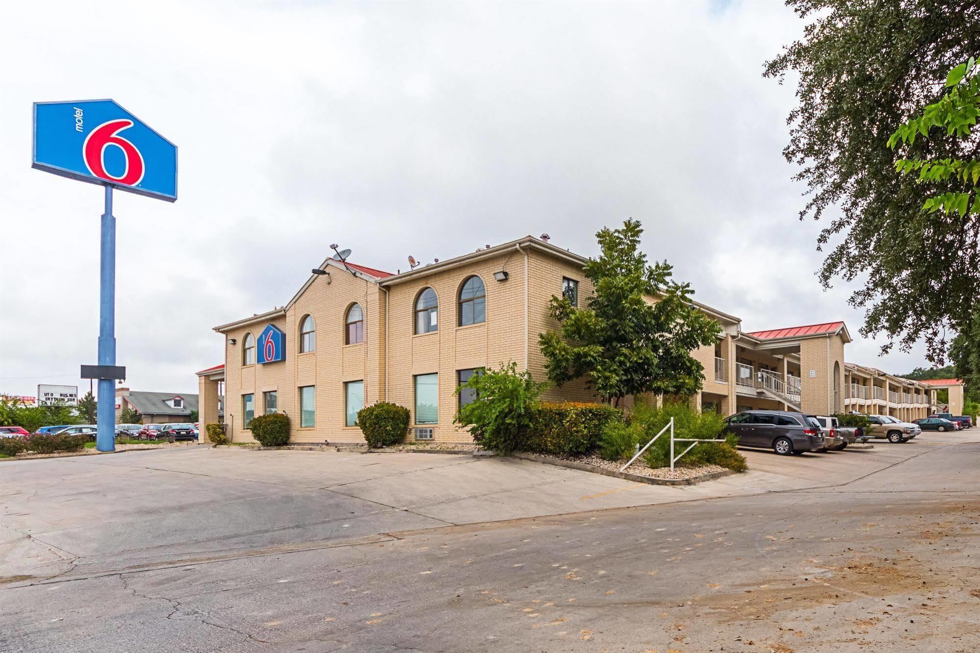 Motel 6-San Antonio, Tx - Fiesta Trails Экстерьер фото