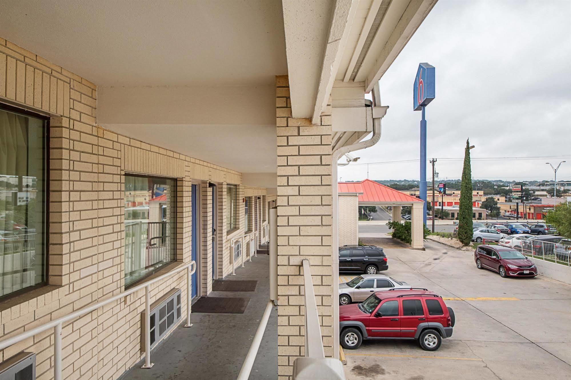 Motel 6-San Antonio, Tx - Fiesta Trails Экстерьер фото