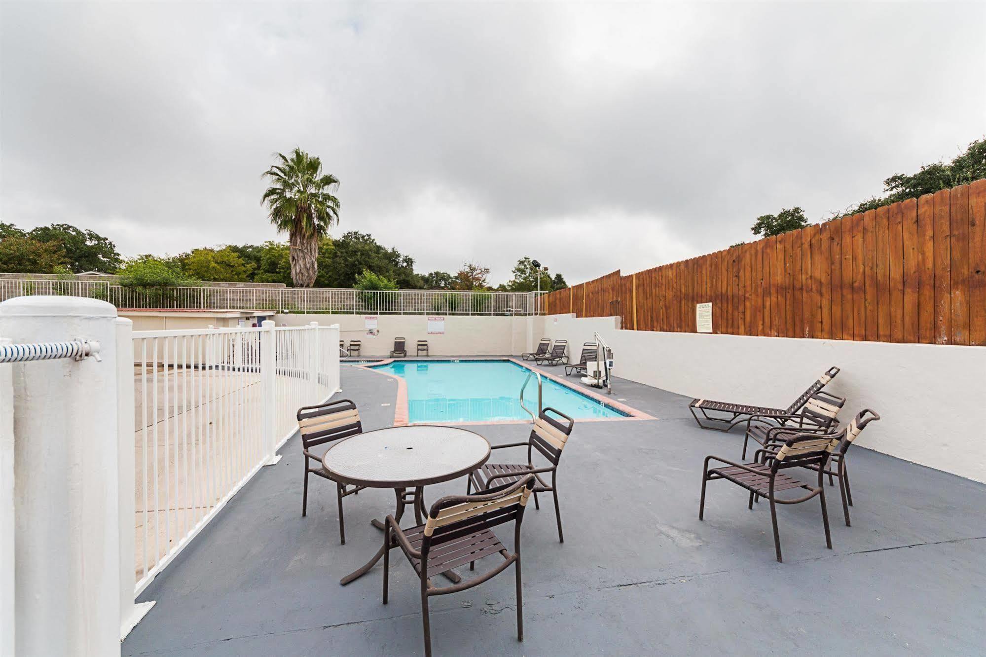 Motel 6-San Antonio, Tx - Fiesta Trails Экстерьер фото