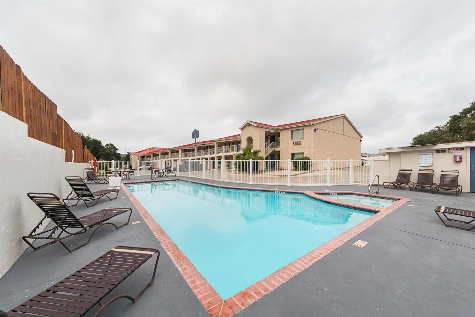 Motel 6-San Antonio, Tx - Fiesta Trails Экстерьер фото