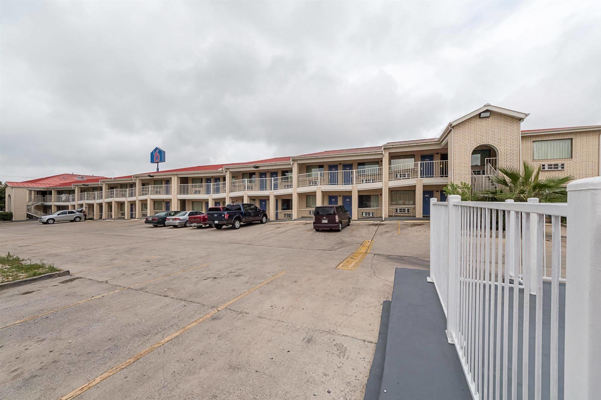 Motel 6-San Antonio, Tx - Fiesta Trails Экстерьер фото