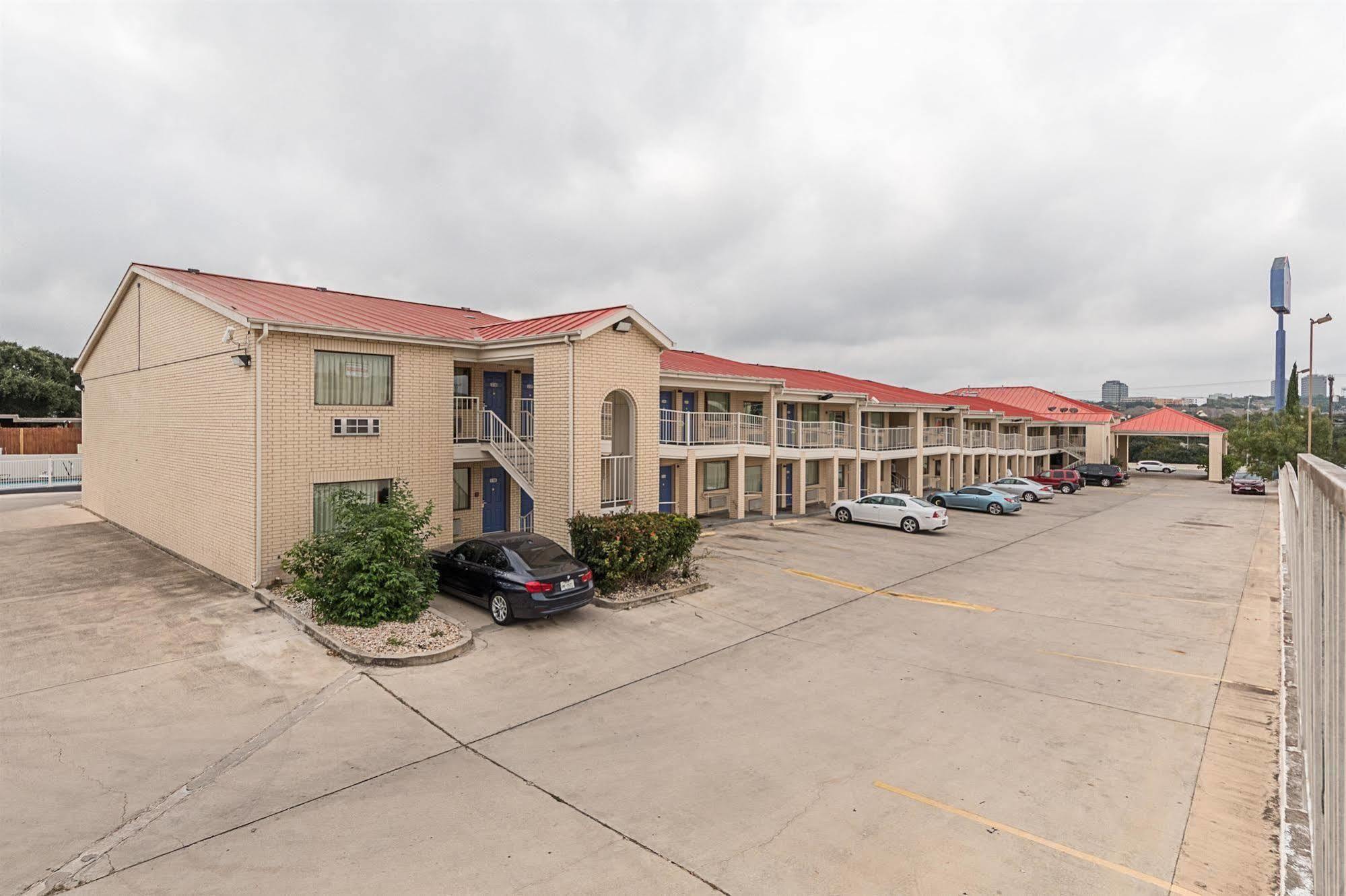Motel 6-San Antonio, Tx - Fiesta Trails Экстерьер фото