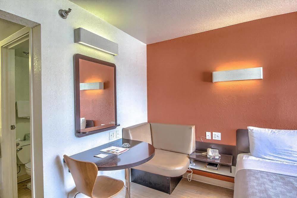 Motel 6-San Antonio, Tx - Fiesta Trails Экстерьер фото